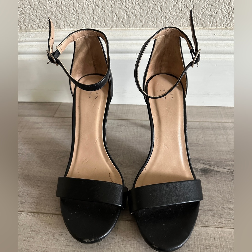 Classic Black Ankle-Strap heels - size 7